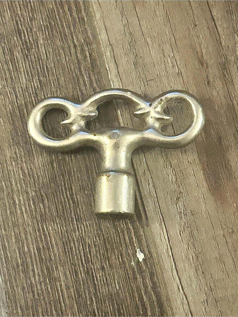 Vintage-Style Key Winder
